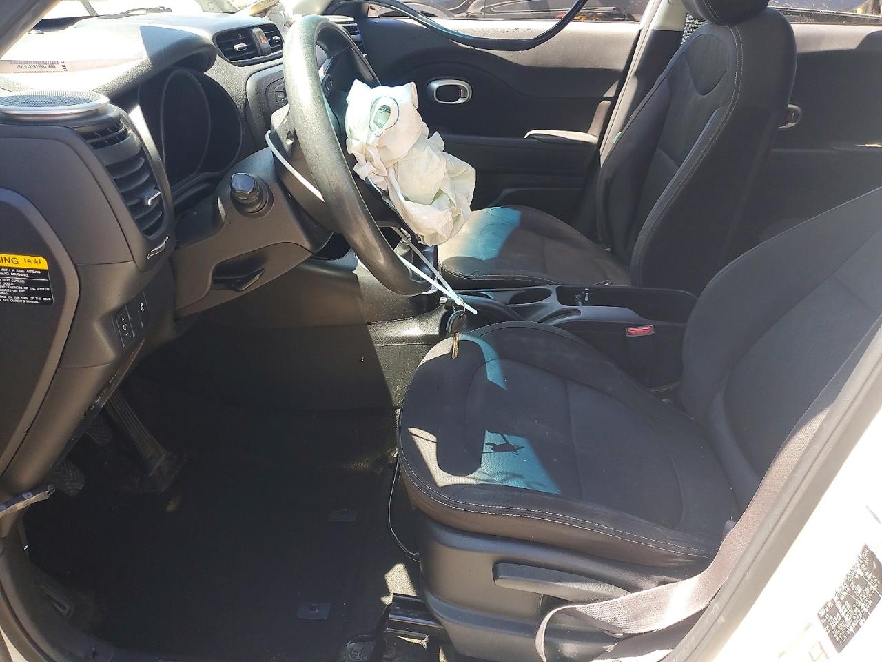 2015 Kia Soul Base White vin: KNDJN2A27F7797784