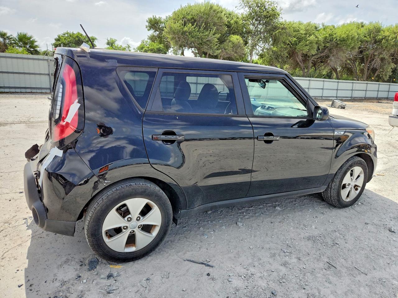 2015 Kia Soul Base Black vin: KNDJN2A27F7798241