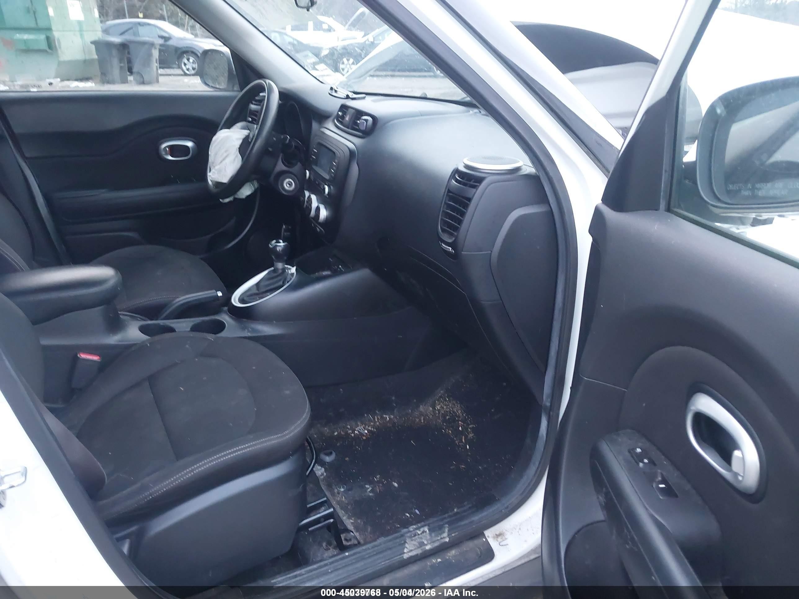 2016 Kia Soul   White vin: KNDJN2A27G7305949