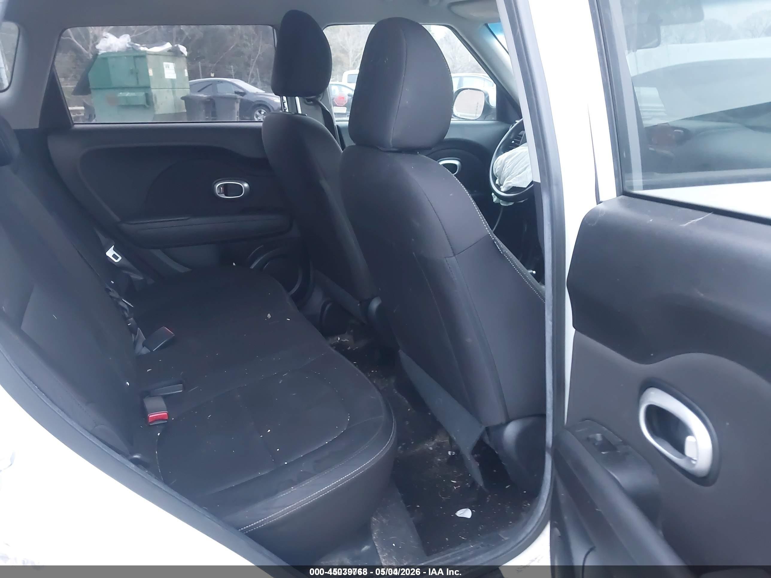 2016 Kia Soul   White vin: KNDJN2A27G7305949