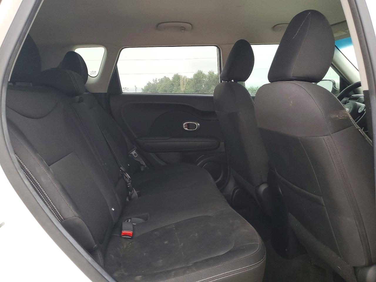 2014 Kia Soul Base White vin: KNDJN2A28E7076887
