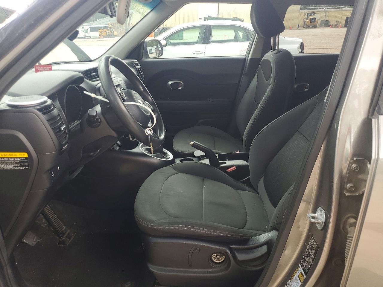 2014 Kia Soul Base Silver vin: KNDJN2A28E7082947