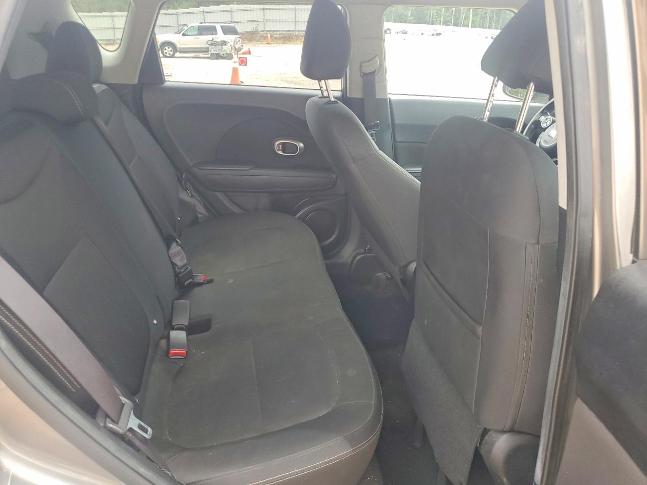 2014 Kia Soul Base Silver vin: KNDJN2A28E7082947