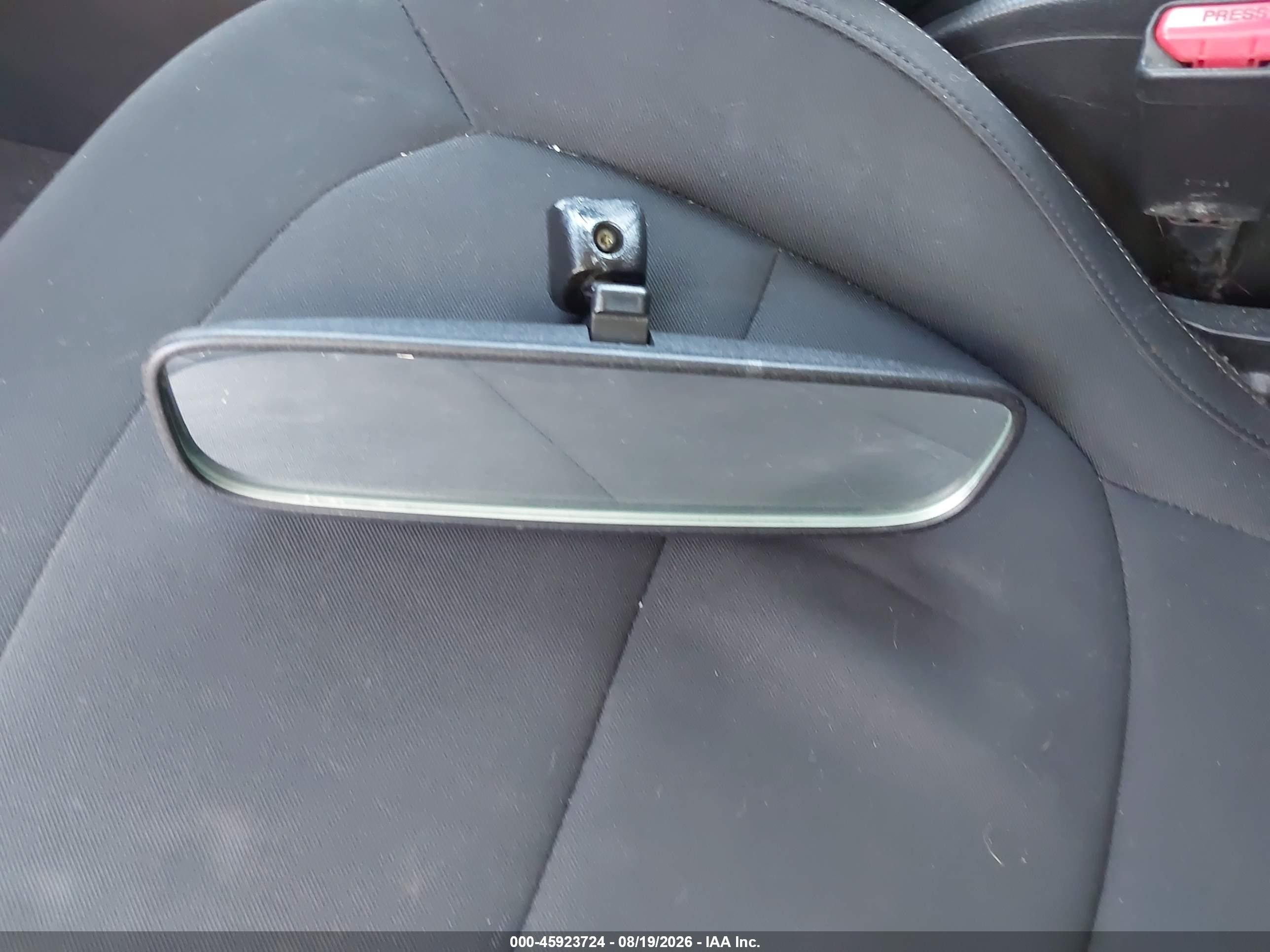 2014 Kia Soul   Silver vin: KNDJN2A28E7701045