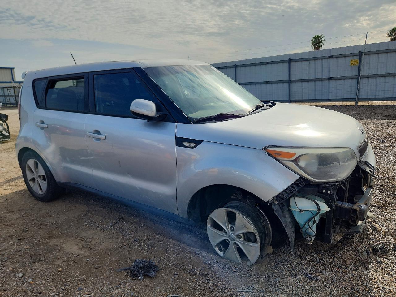 2014 Kia Soul Base Silver vin: KNDJN2A28E7704110