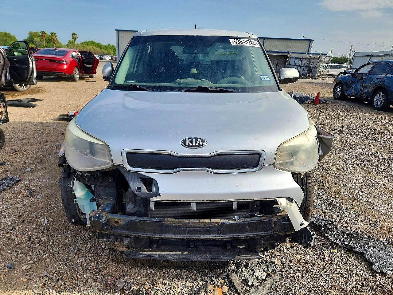 2014 Kia Soul Base Silver vin: KNDJN2A28E7704110