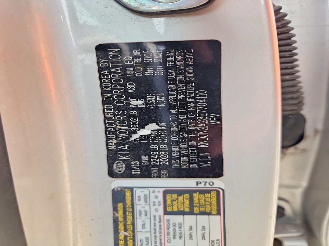 2014 Kia Soul Base Silver vin: KNDJN2A28E7704110