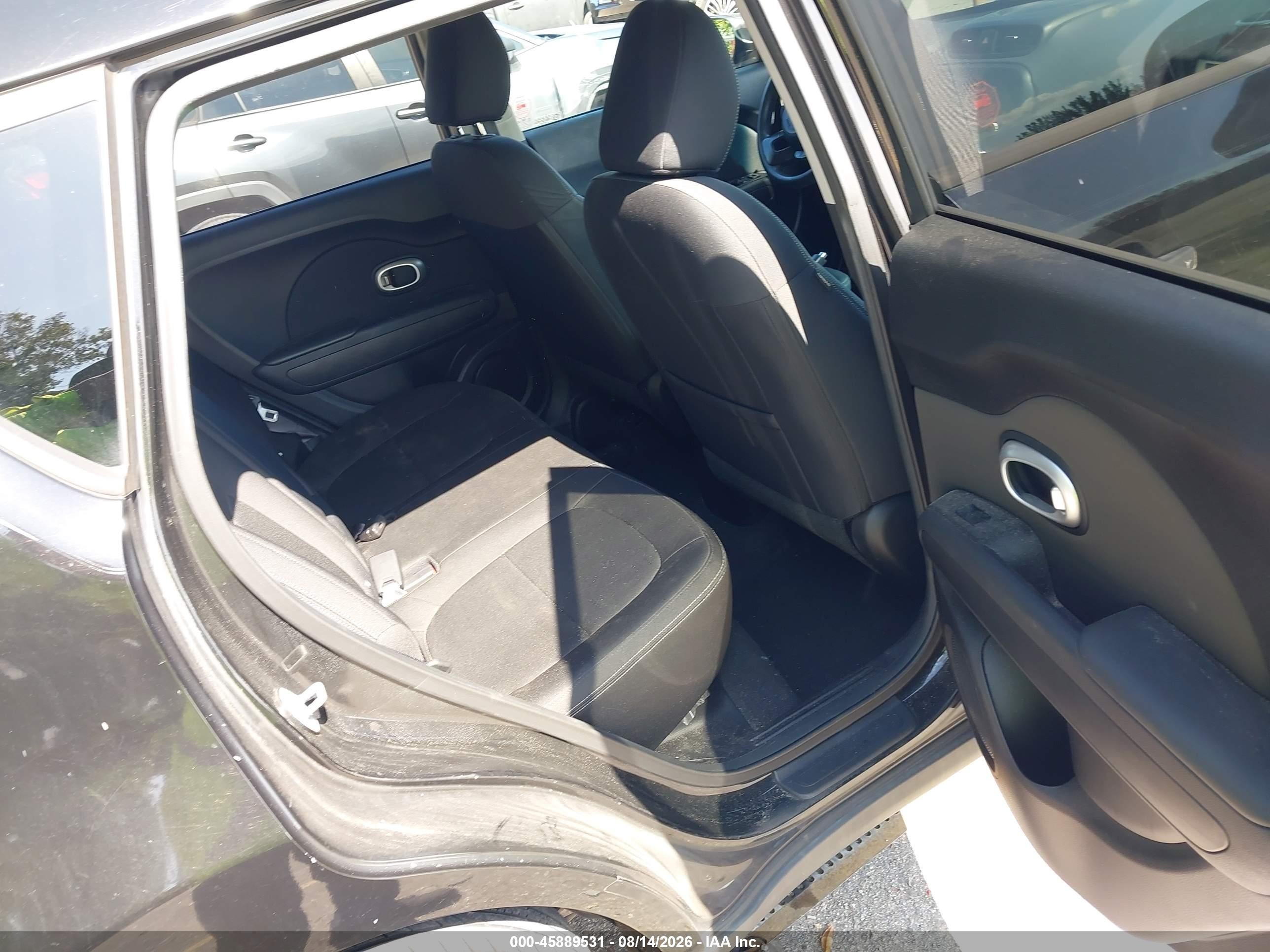 2014 Kia Soul   Черный vin: KNDJN2A28E7734322