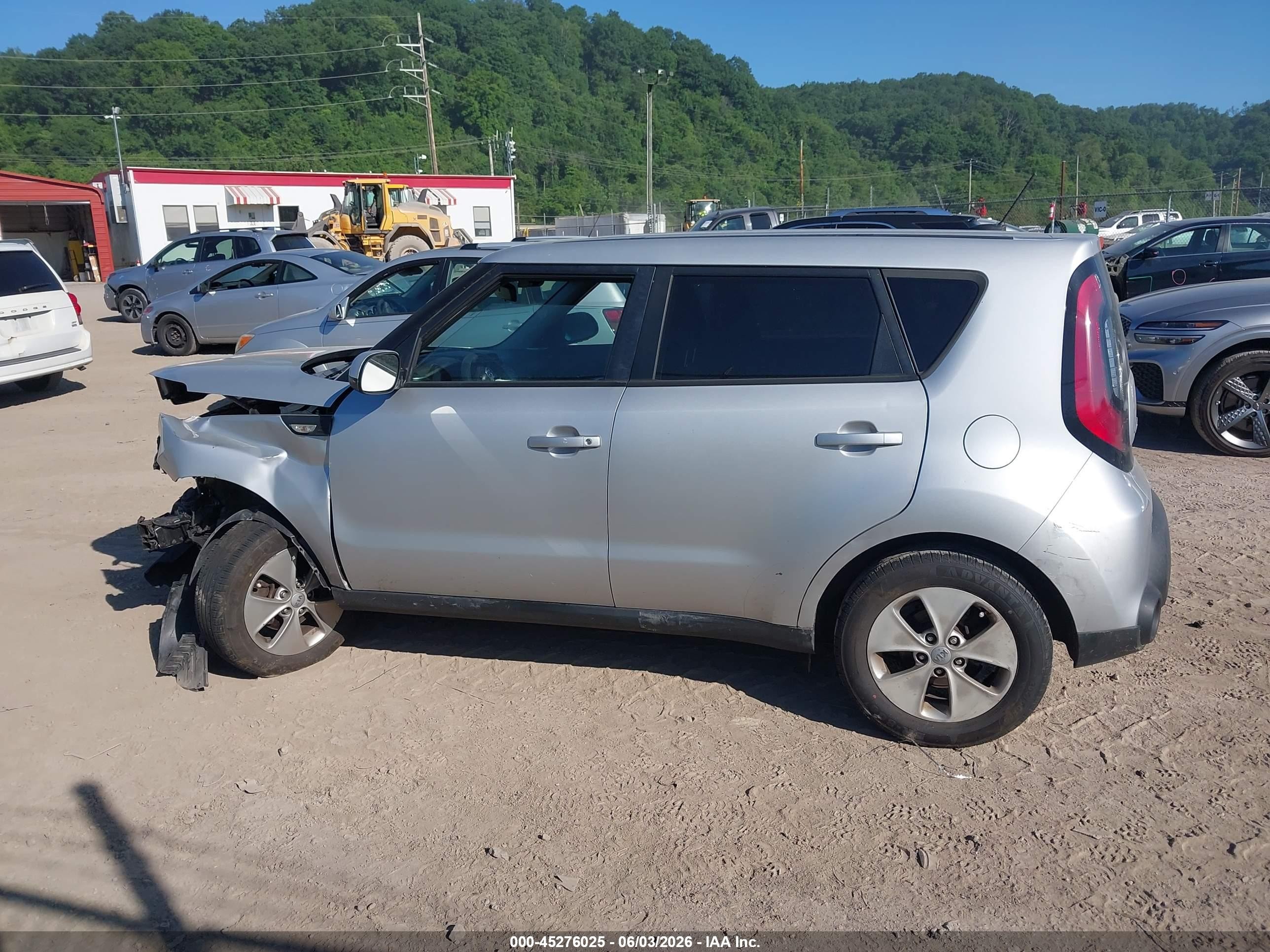 2014 Kia Soul   Silver vin: KNDJN2A28E7737415