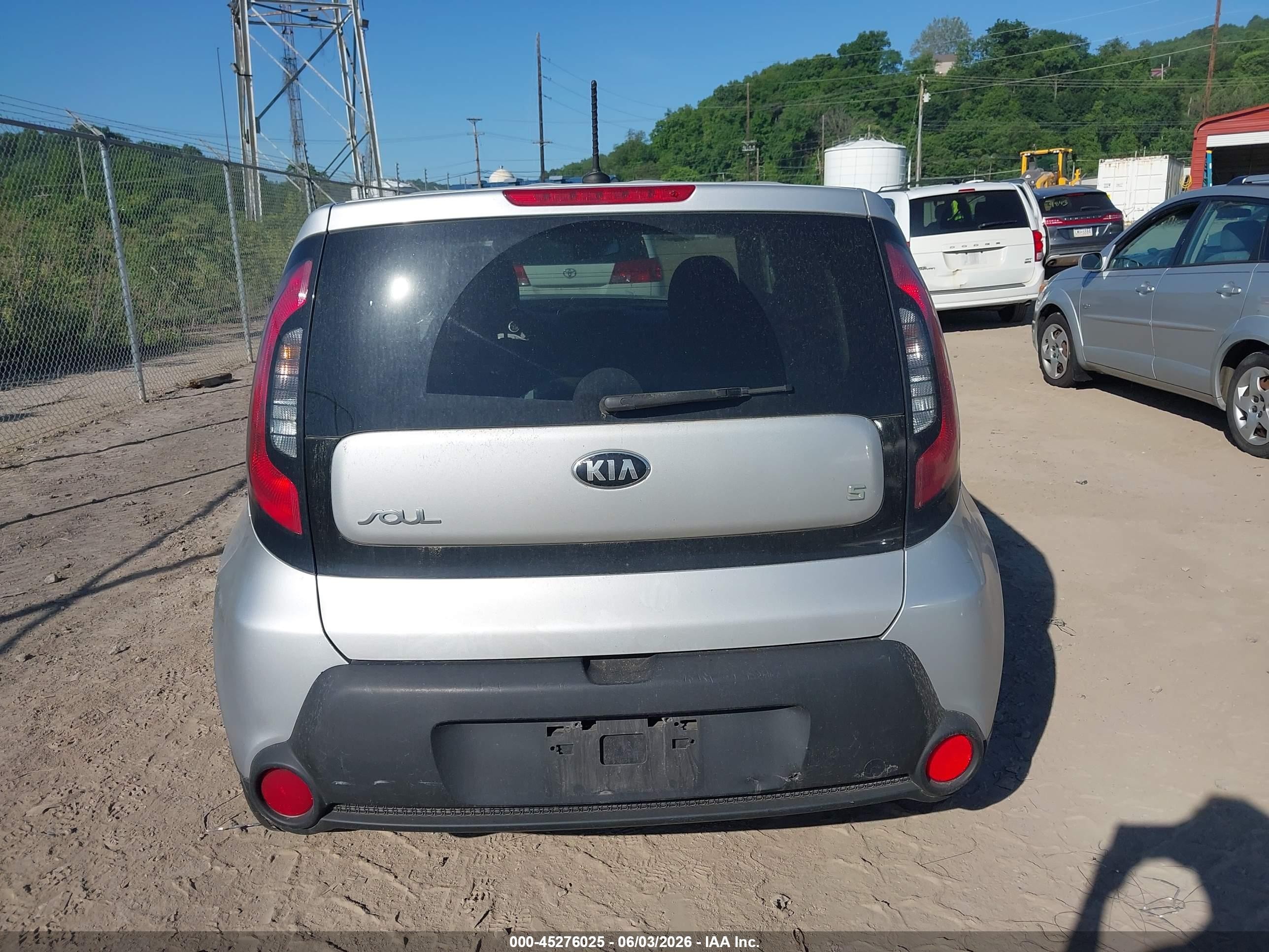 2014 Kia Soul   Silver vin: KNDJN2A28E7737415