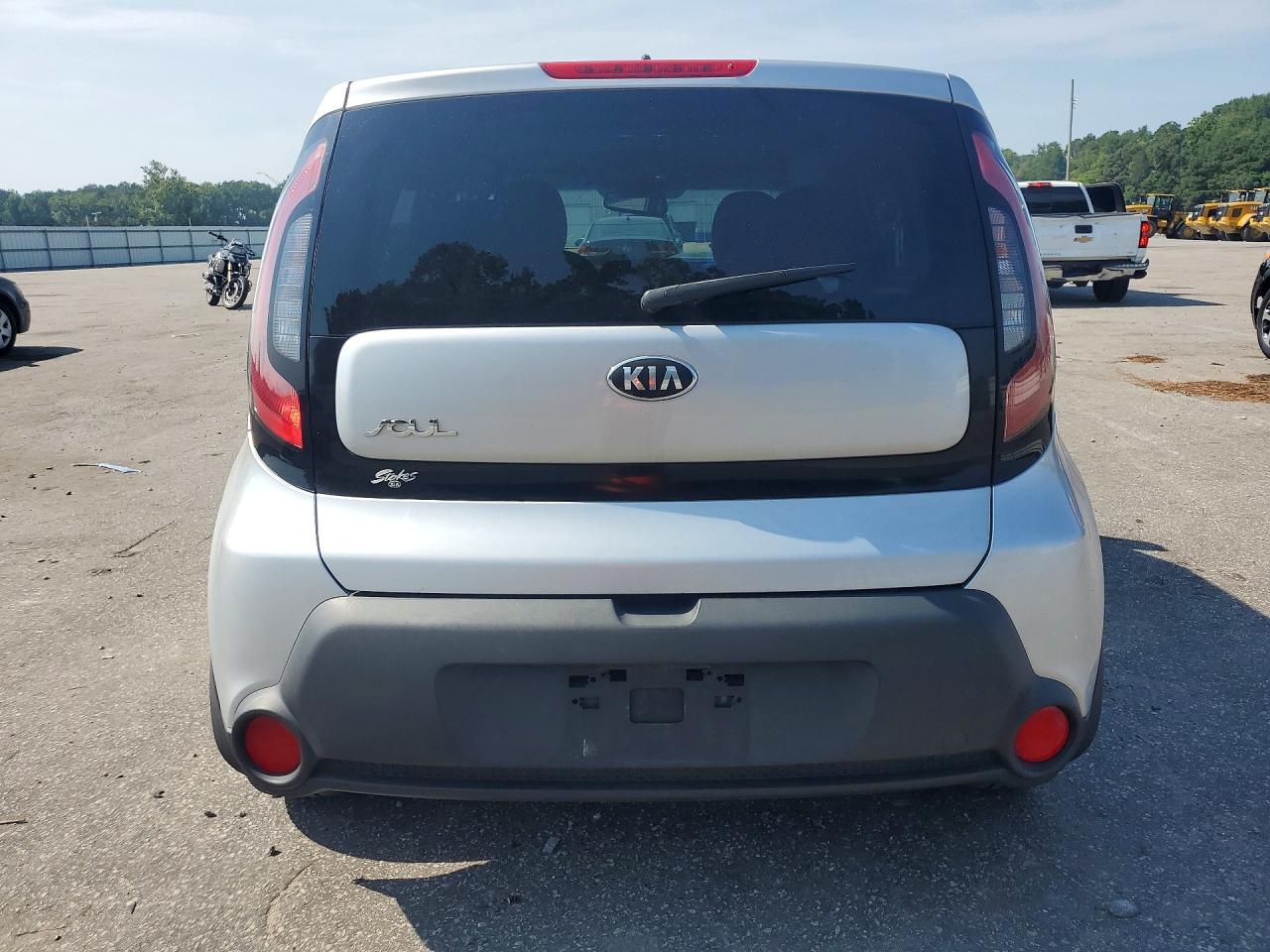 2014 Kia Soul Base Silver vin: KNDJN2A28E7746115
