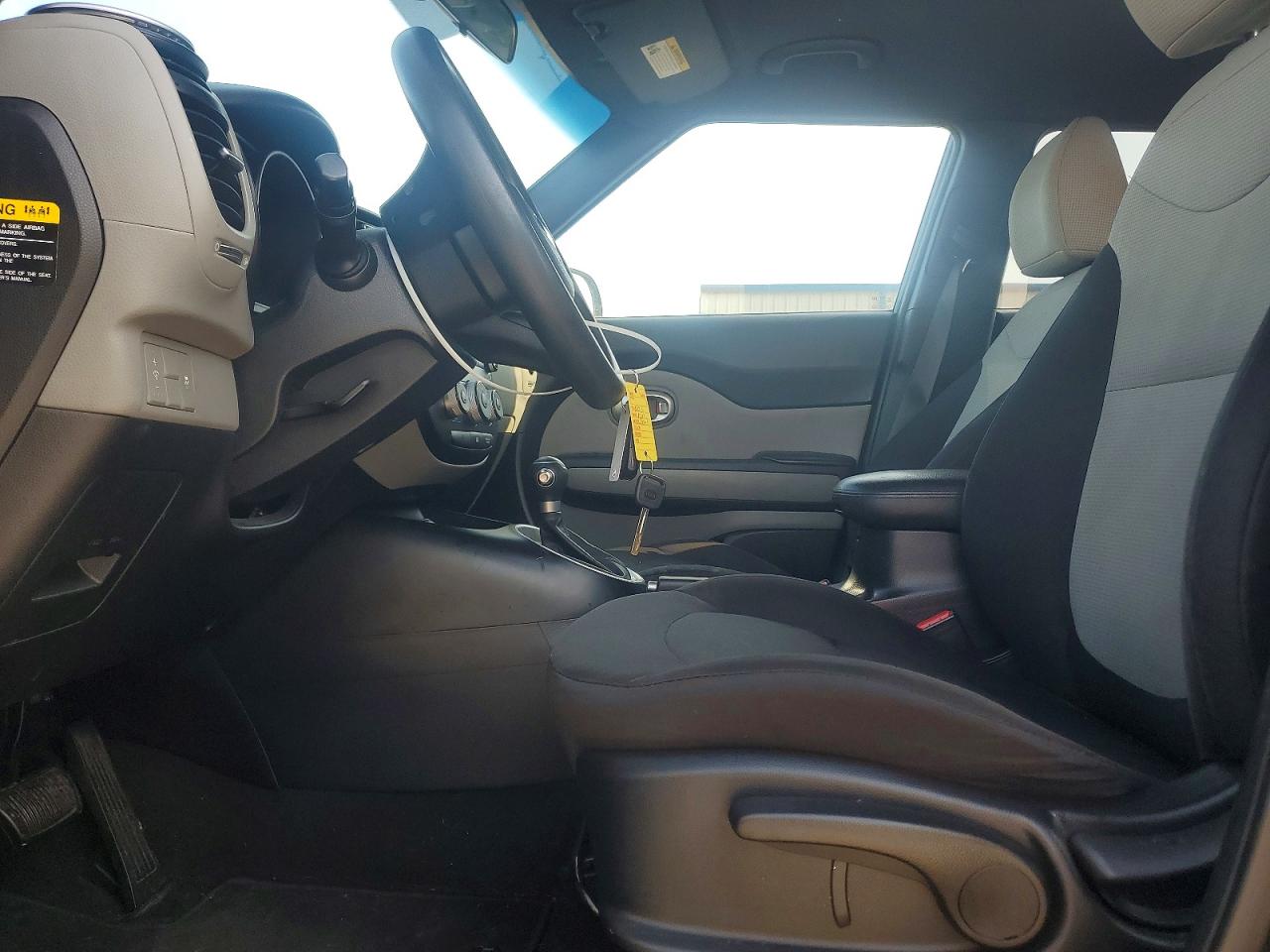 2015 Kia Soul Base Black vin: KNDJN2A28F7120131