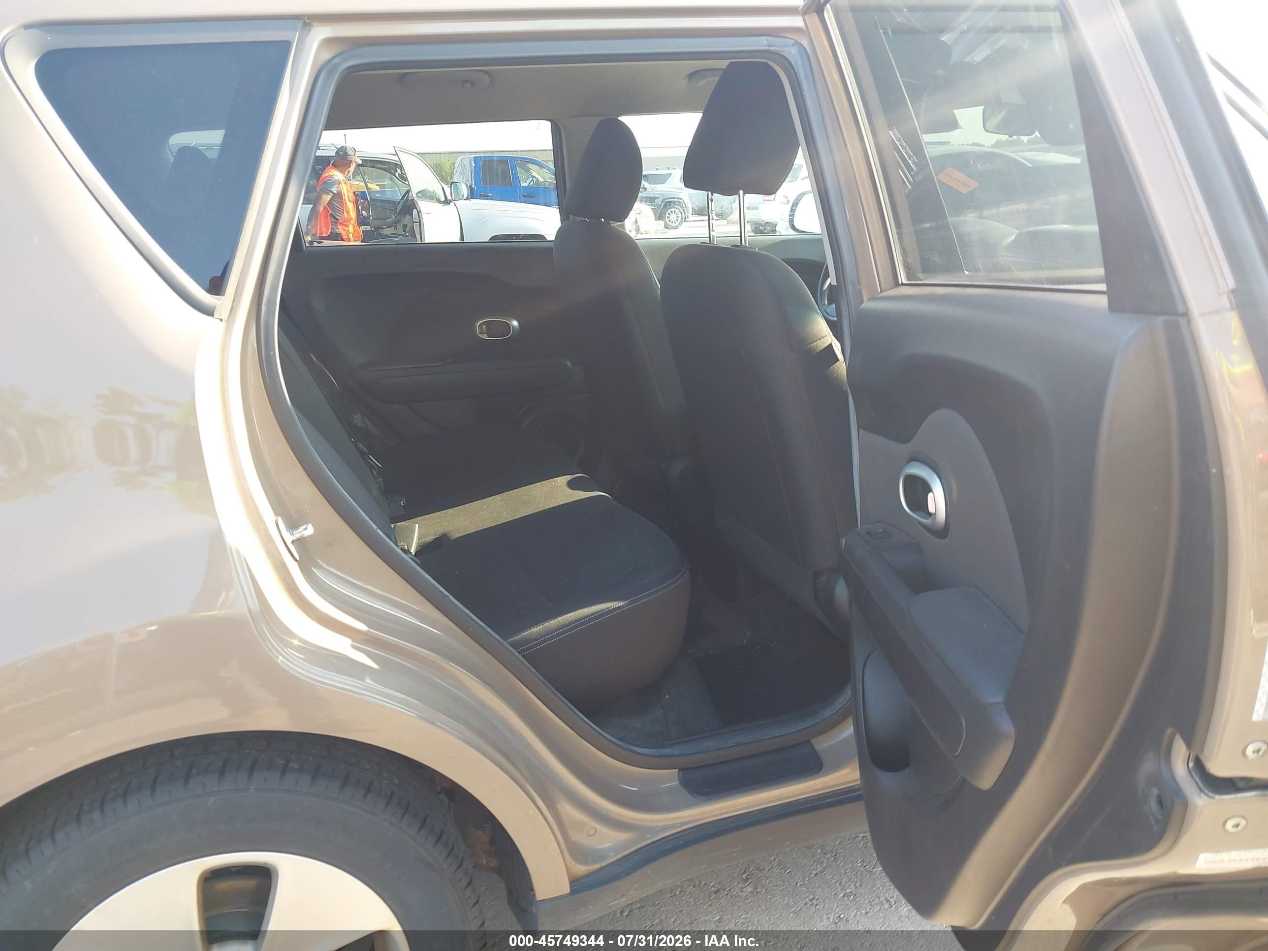 2015 Kia Soul   Коричневый vin: KNDJN2A28F7124826