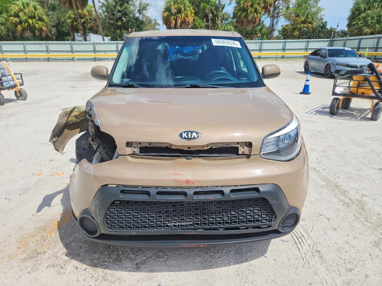 2015 Kia Soul Base Коричневый vin: KNDJN2A28F7144655