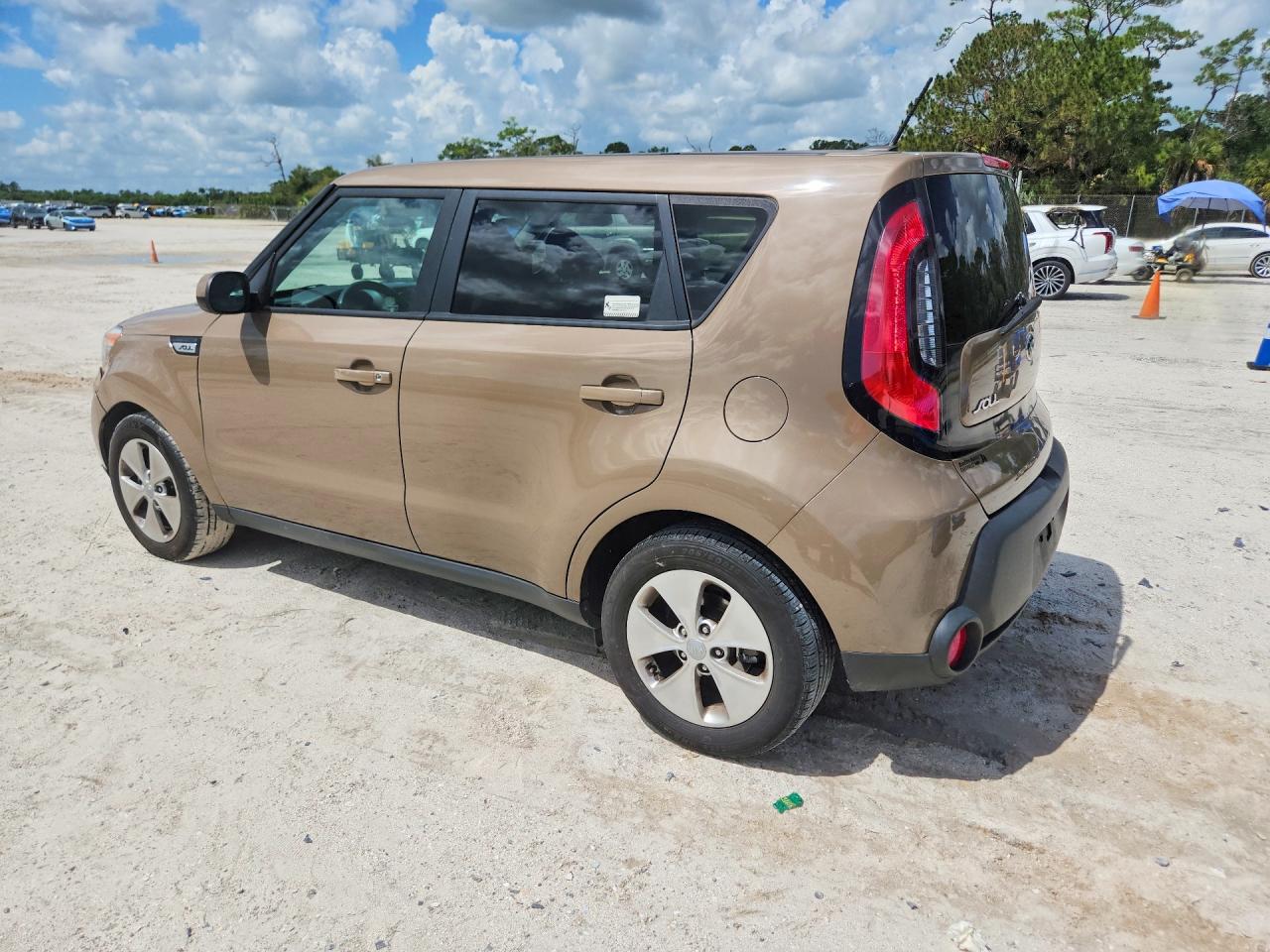 2015 Kia Soul Base Коричневый vin: KNDJN2A28F7144655