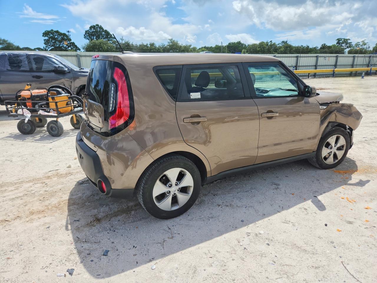 2015 Kia Soul Base Коричневый vin: KNDJN2A28F7144655