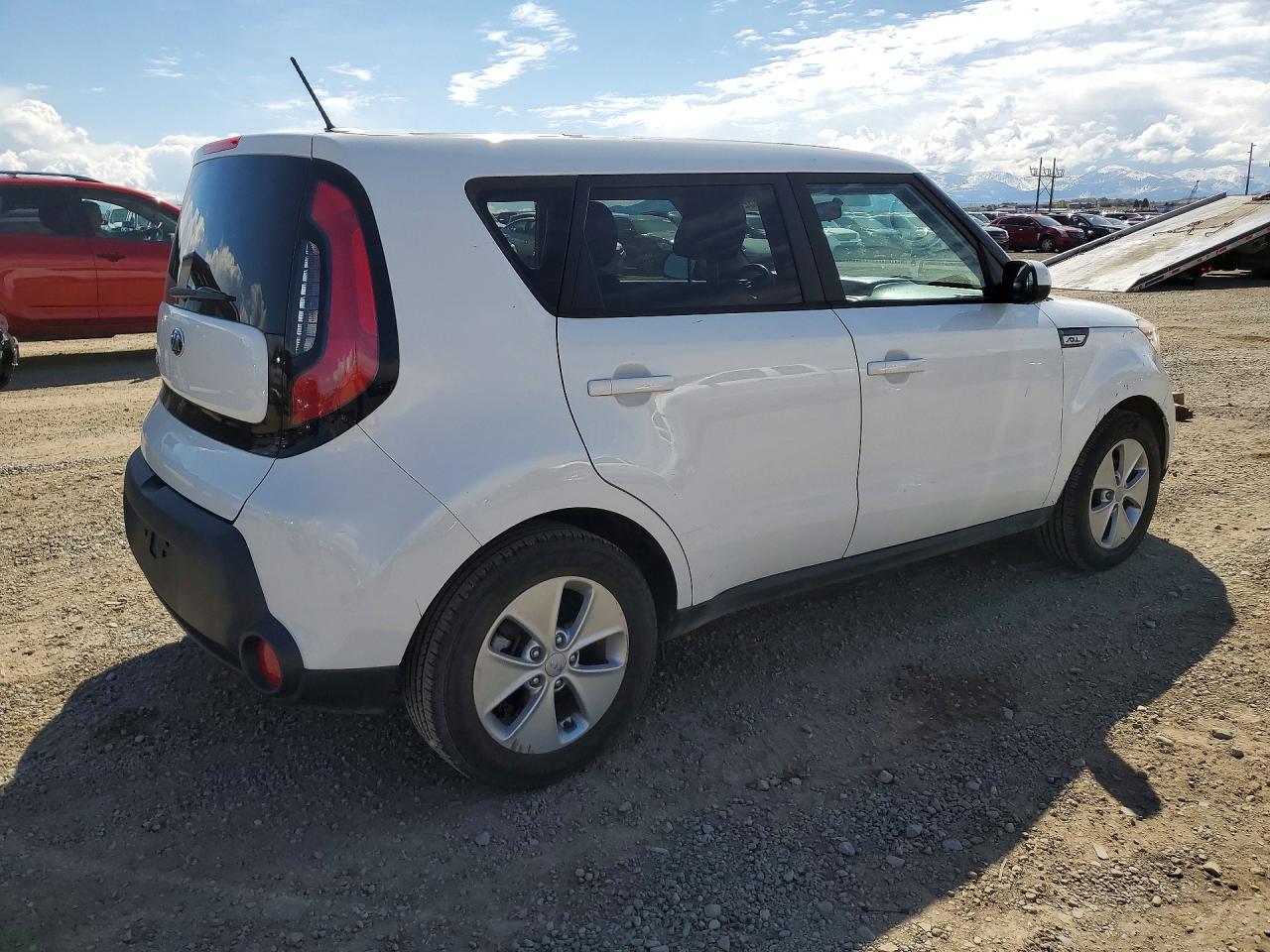 2015 Kia Soul Base White vin: KNDJN2A28F7153811