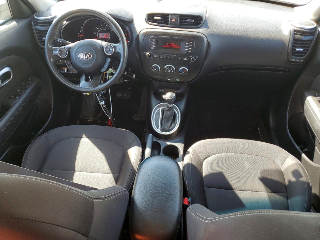 2015 Kia Soul Base White vin: KNDJN2A28F7153811
