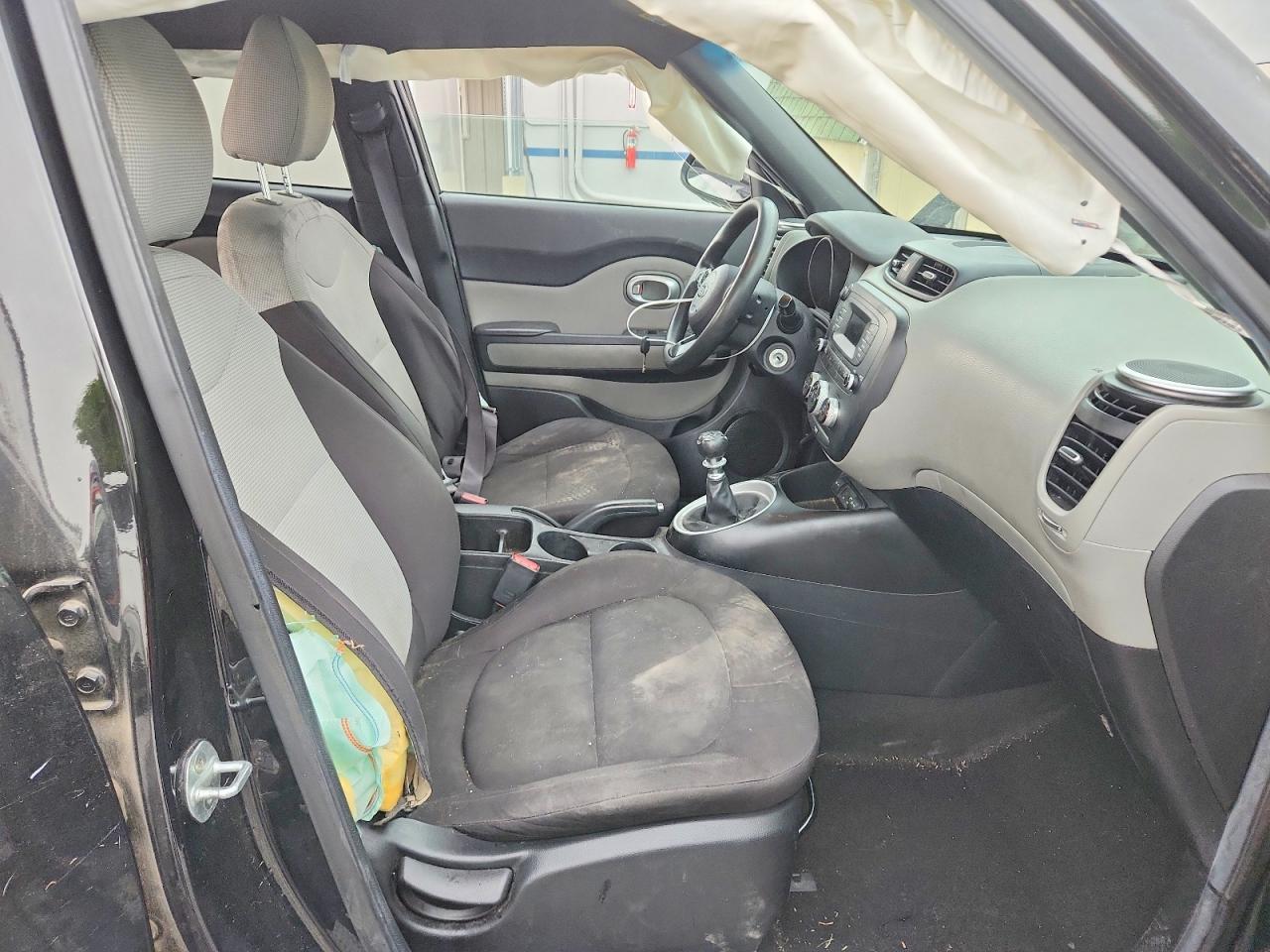 2015 Kia Soul Base Черный vin: KNDJN2A28F7198022