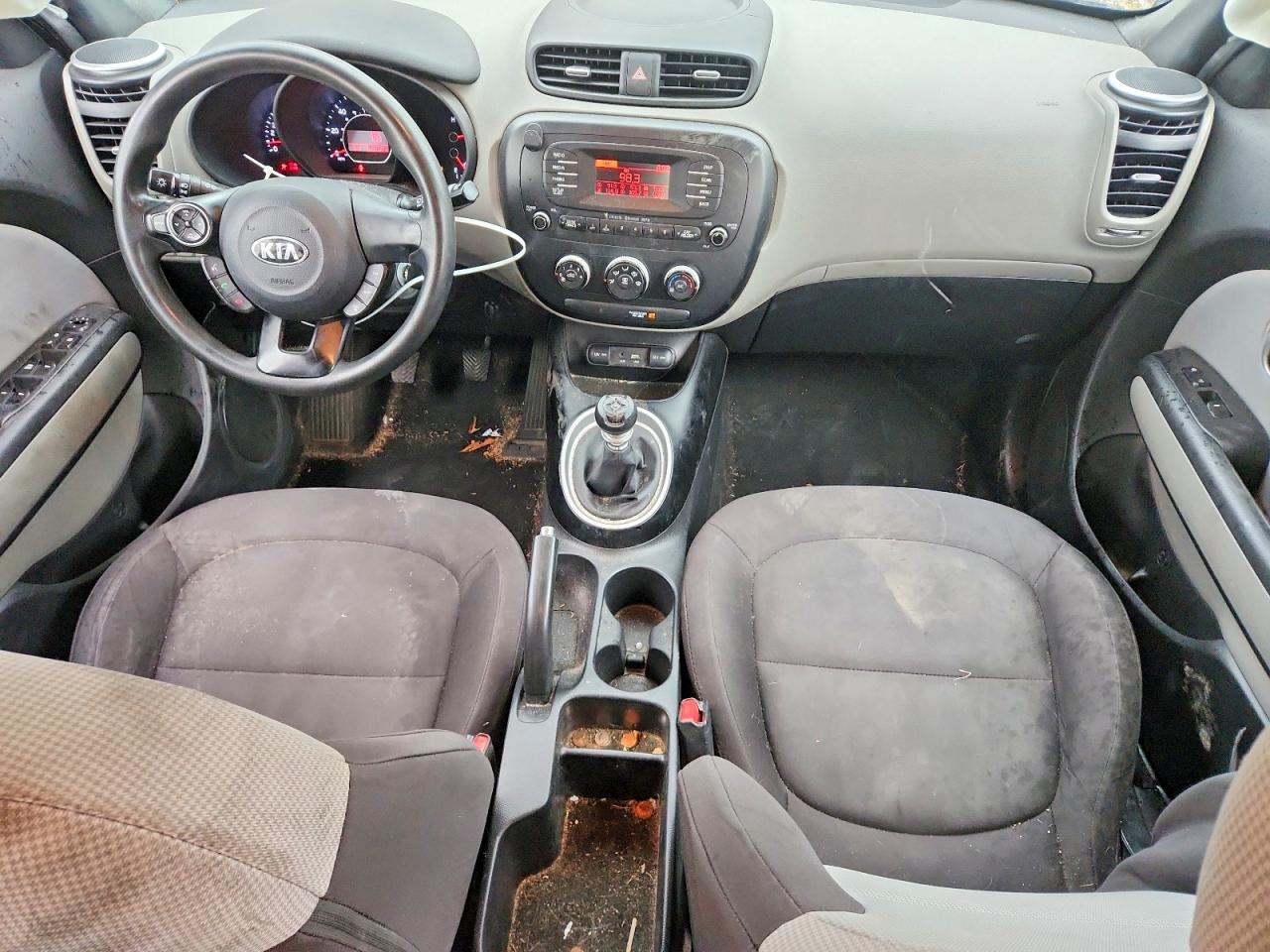 2015 Kia Soul Base Черный vin: KNDJN2A28F7198022
