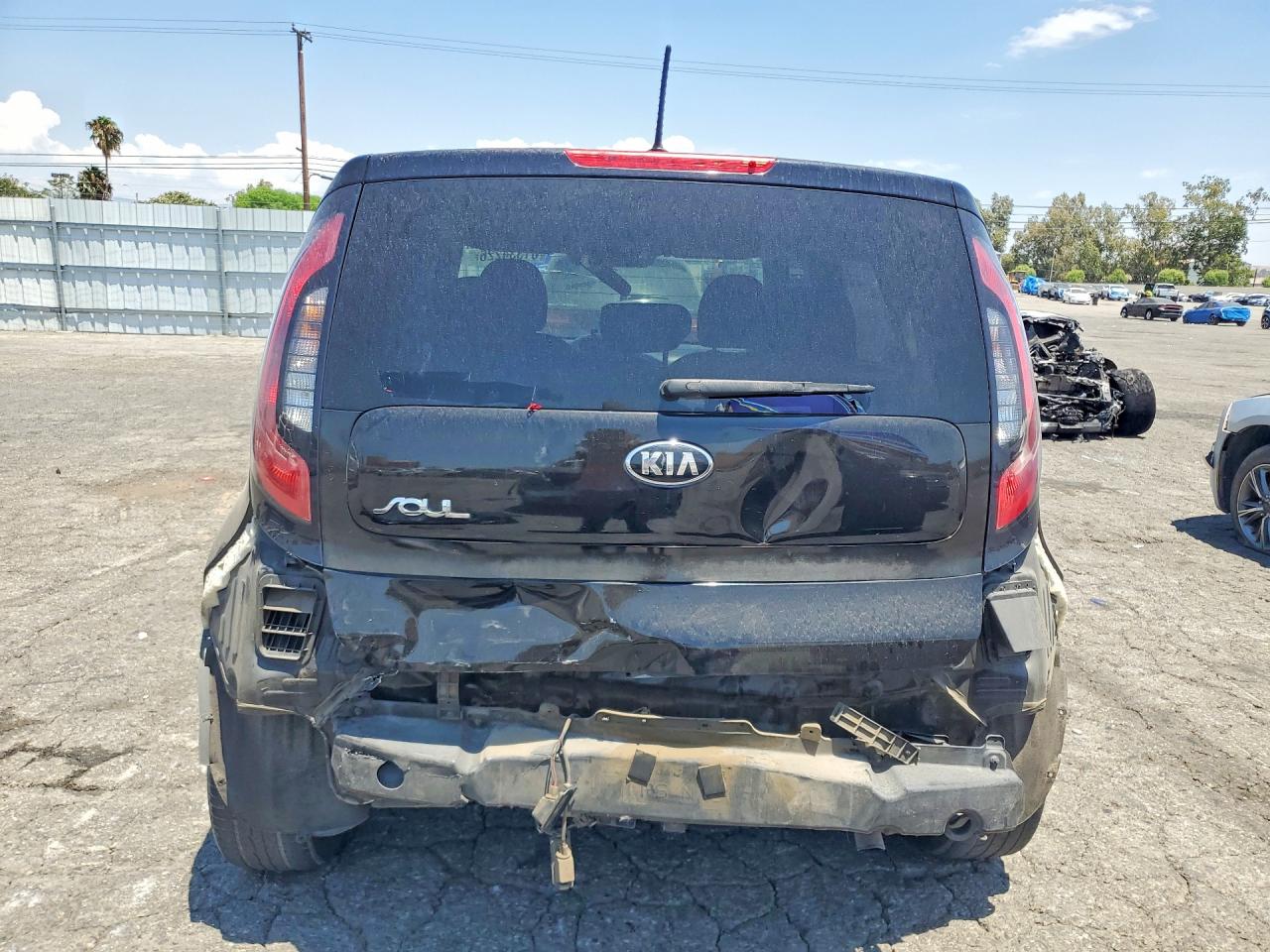 2015 Kia Soul Base Черный vin: KNDJN2A28F7205261