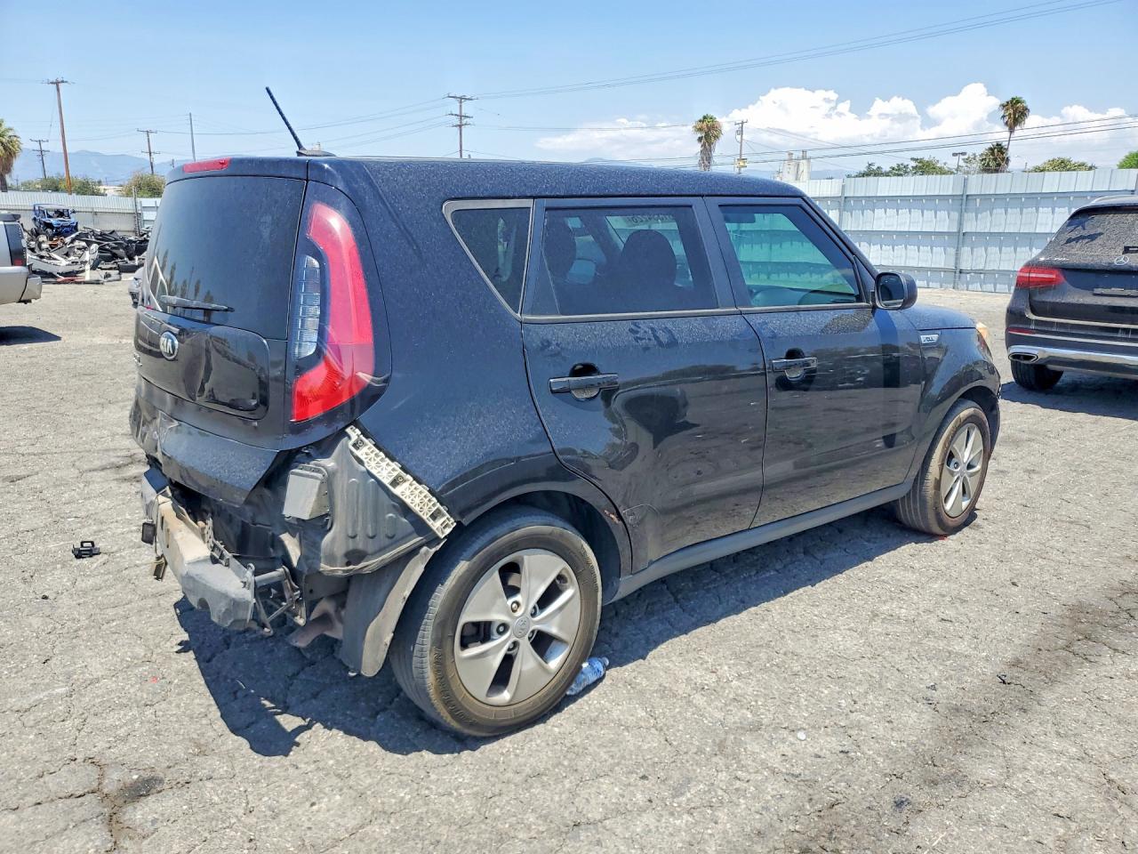 2015 Kia Soul Base Черный vin: KNDJN2A28F7205261