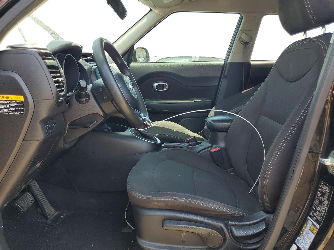 2015 Kia Soul Base Черный vin: KNDJN2A28F7205261