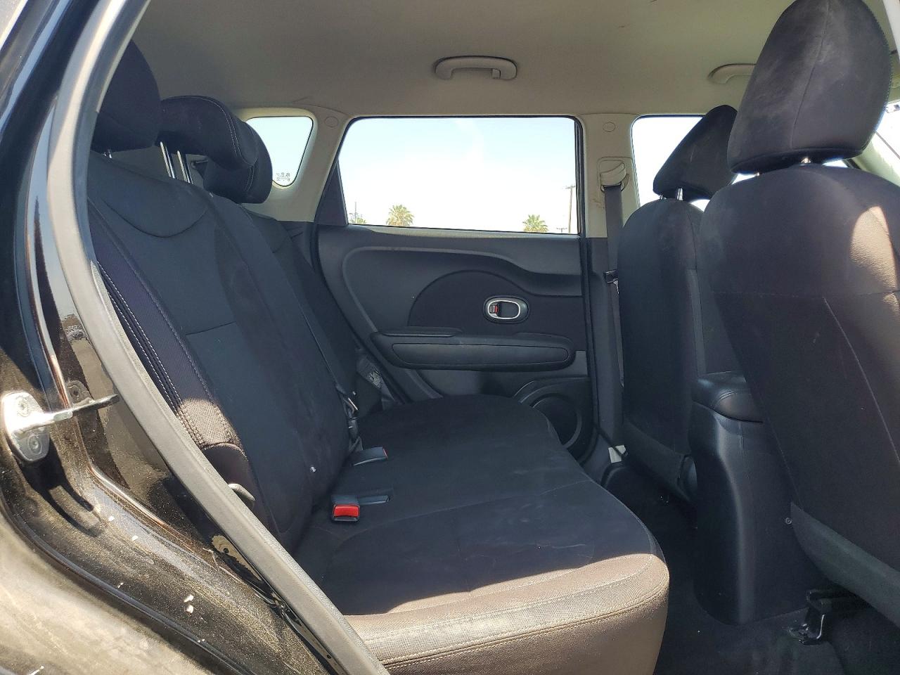2015 Kia Soul Base Черный vin: KNDJN2A28F7205261