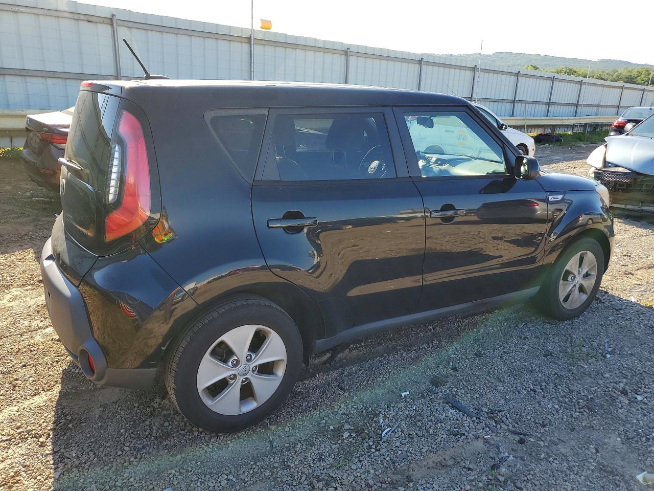 2015 Kia Soul Base Черный vin: KNDJN2A28F7228359