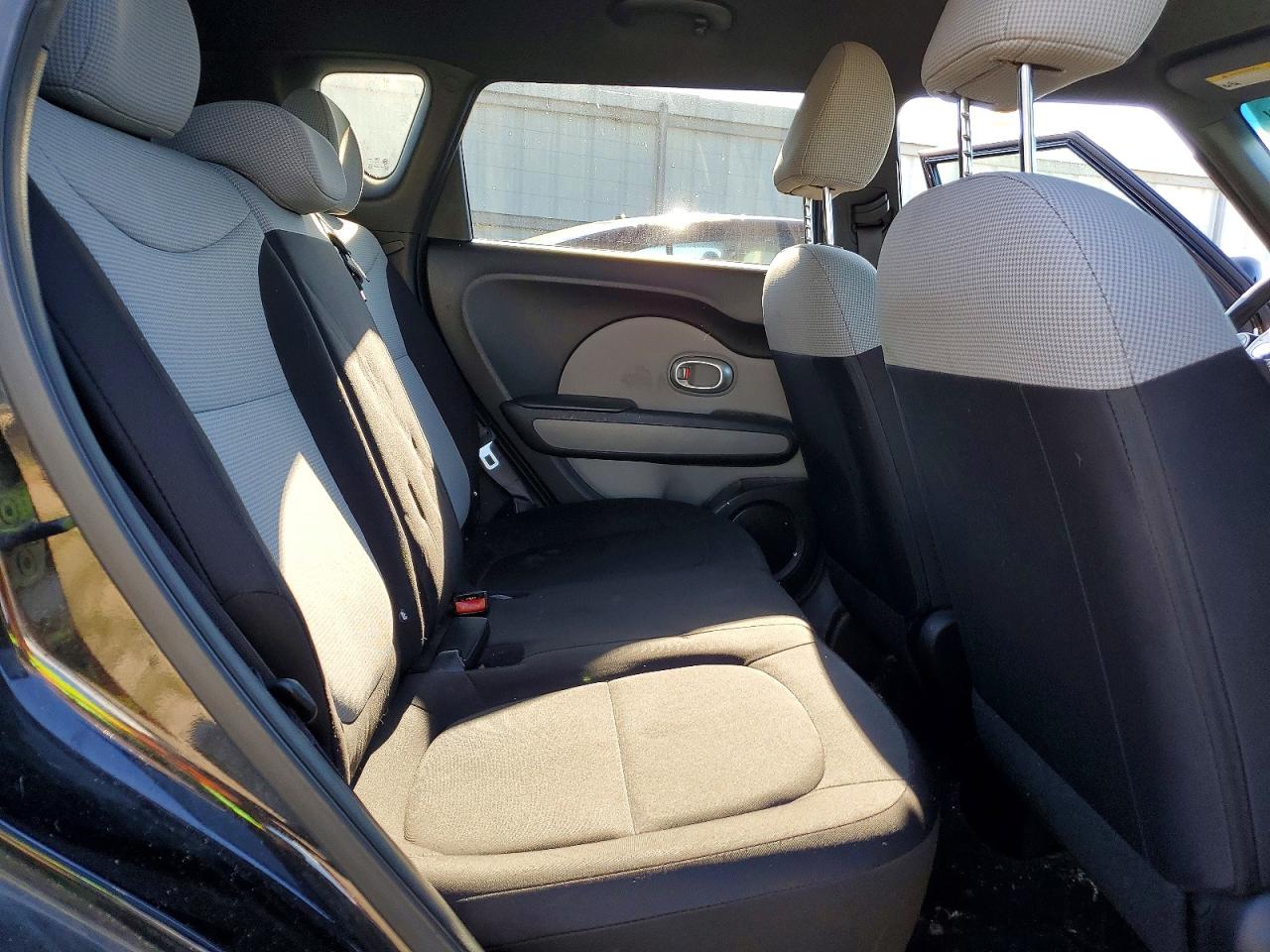 2015 Kia Soul Base Черный vin: KNDJN2A28F7228359