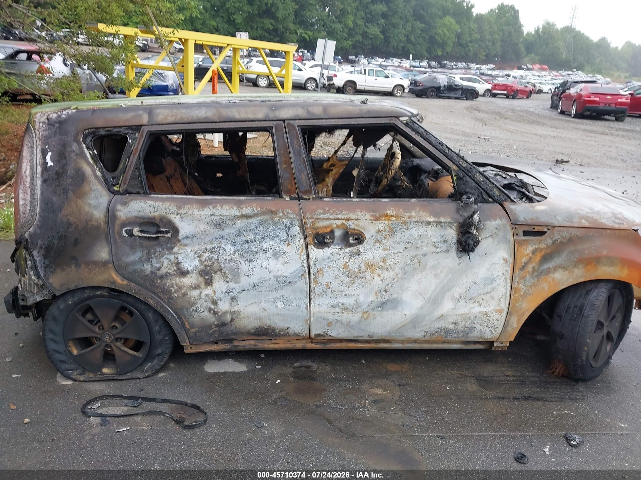 2015 Kia Soul Зеленый vin: KNDJN2A28F7767497
