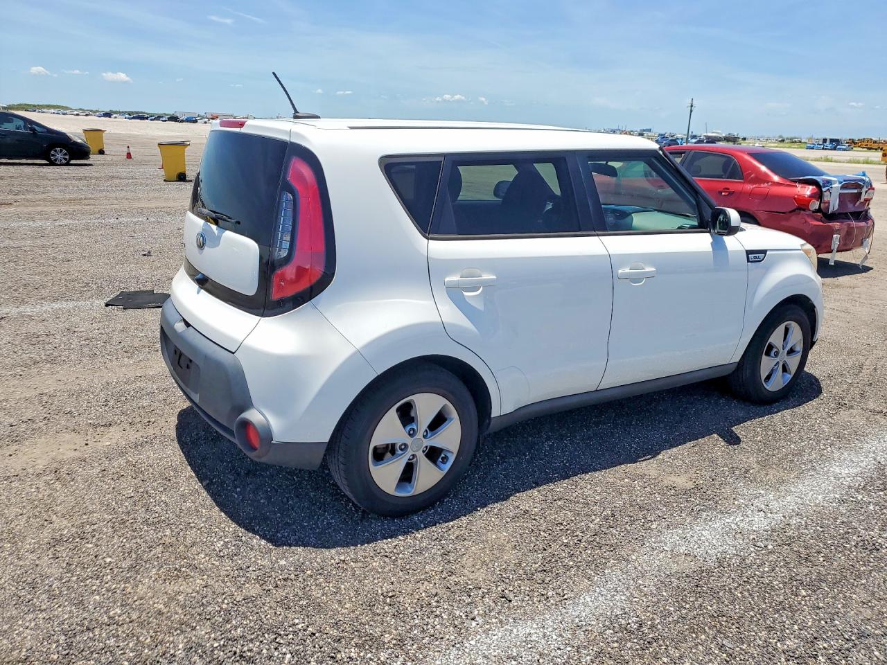 2015 Kia Soul Base White vin: KNDJN2A28F7774708