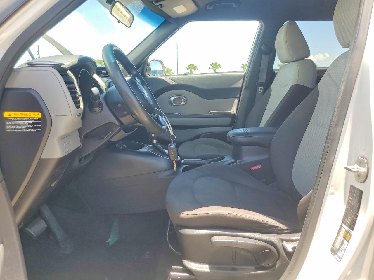 2015 Kia Soul Base White vin: KNDJN2A28F7774708