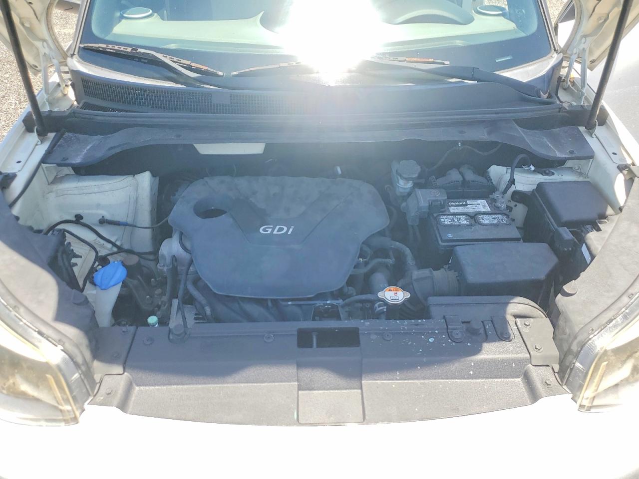 2015 Kia Soul Base White vin: KNDJN2A28F7774708