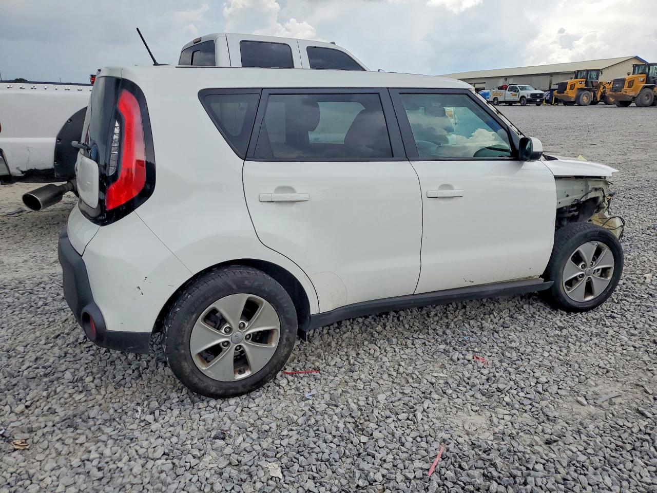 2015 Kia Soul Base White vin: KNDJN2A28F7777625