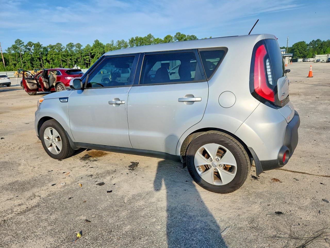 2015 Kia Soul Base Серебряный vin: KNDJN2A28F7778550