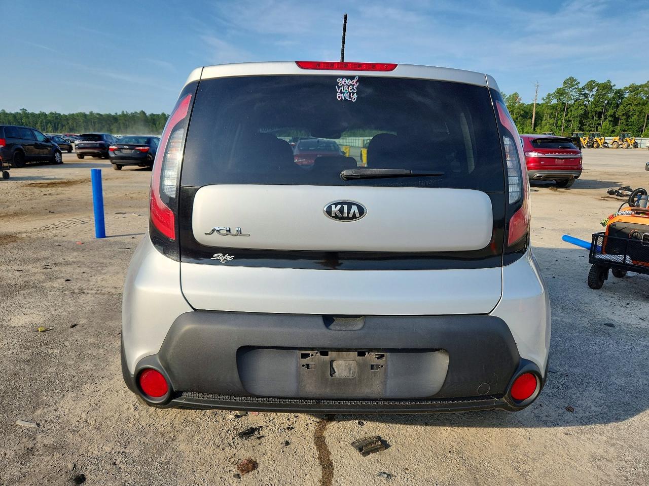 2015 Kia Soul Base Серебряный vin: KNDJN2A28F7778550
