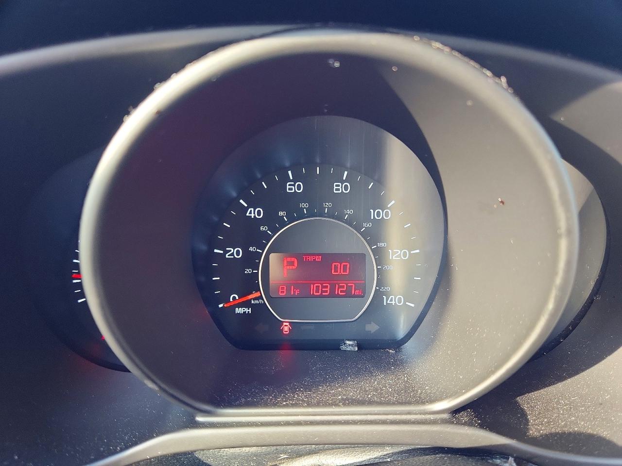 2015 Kia Soul Base Серебряный vin: KNDJN2A28F7778550