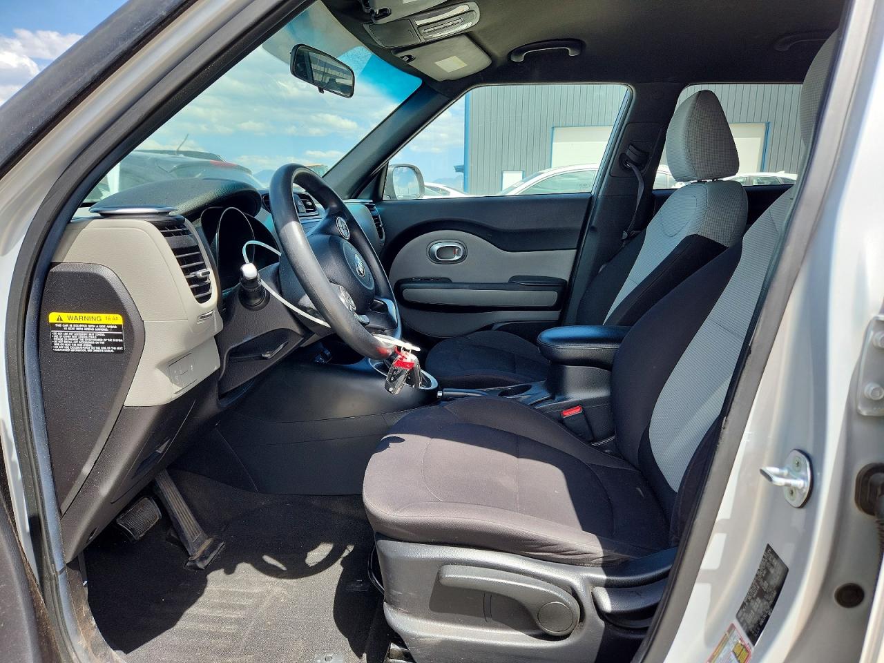 2015 Kia Soul Base Silver vin: KNDJN2A28F7805990