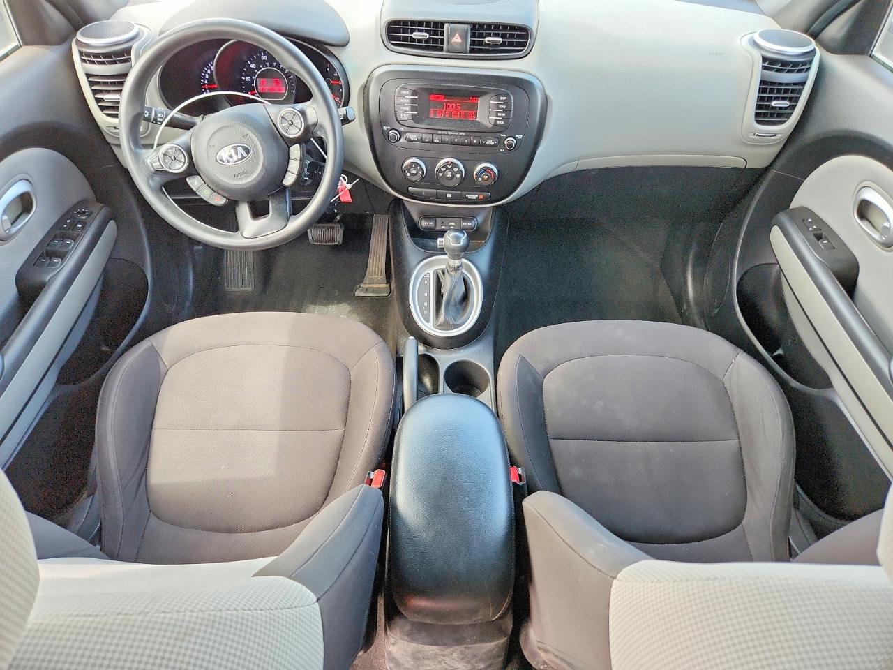 2015 Kia Soul Base Silver vin: KNDJN2A28F7805990