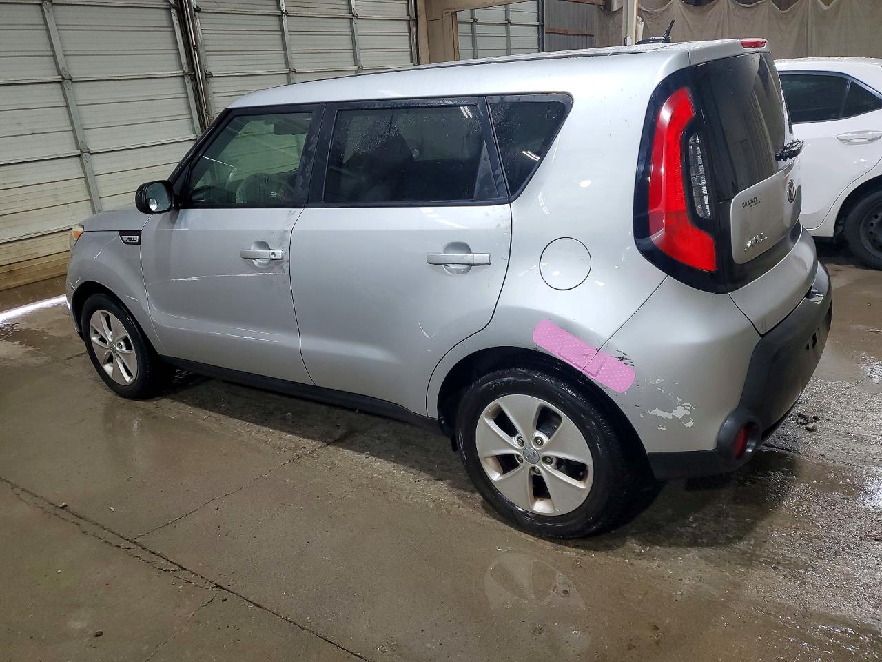 2015 Kia Soul Base Silver vin: KNDJN2A28F7806895