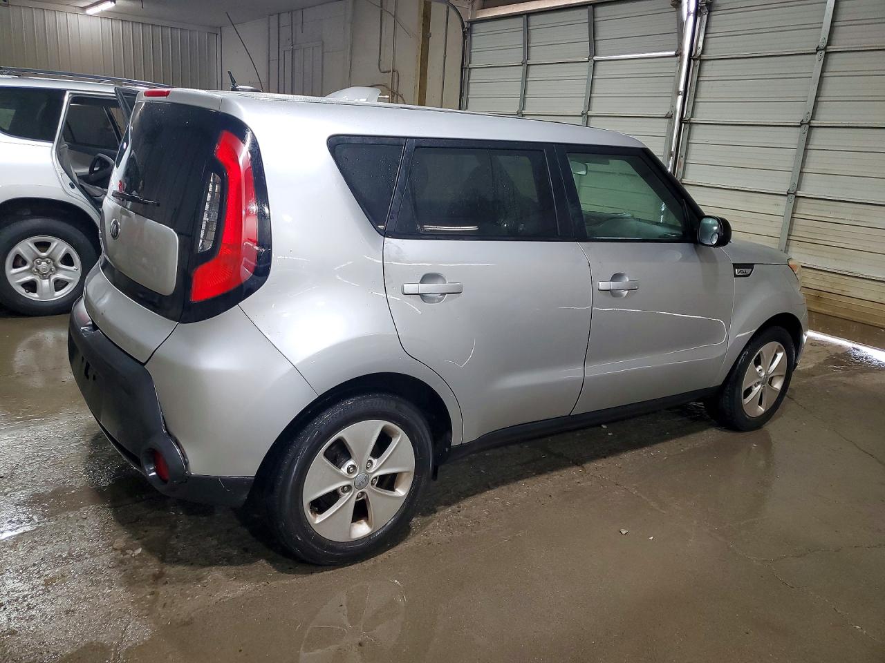 2015 Kia Soul Base Silver vin: KNDJN2A28F7806895