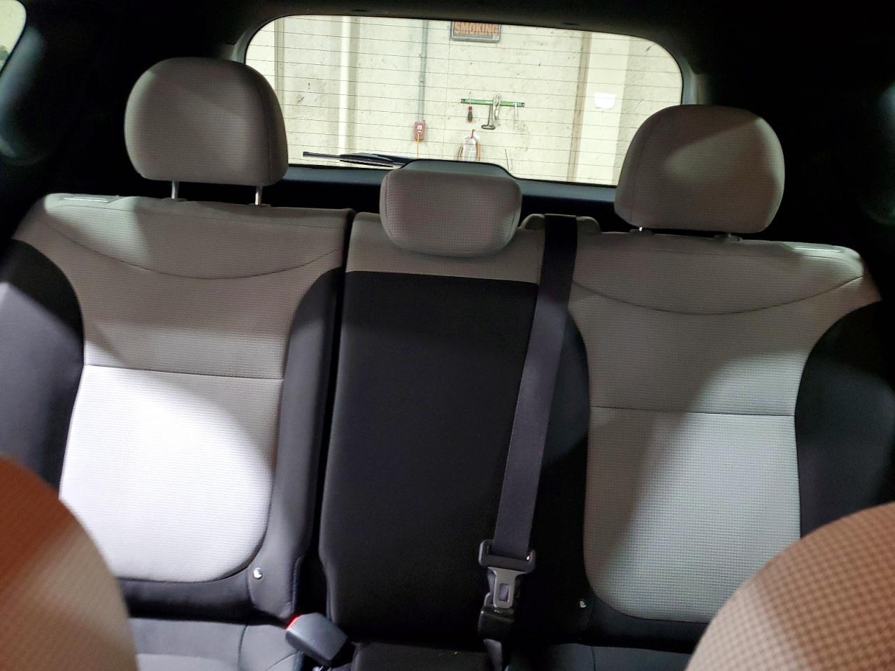 2015 Kia Soul Base Silver vin: KNDJN2A28F7806895