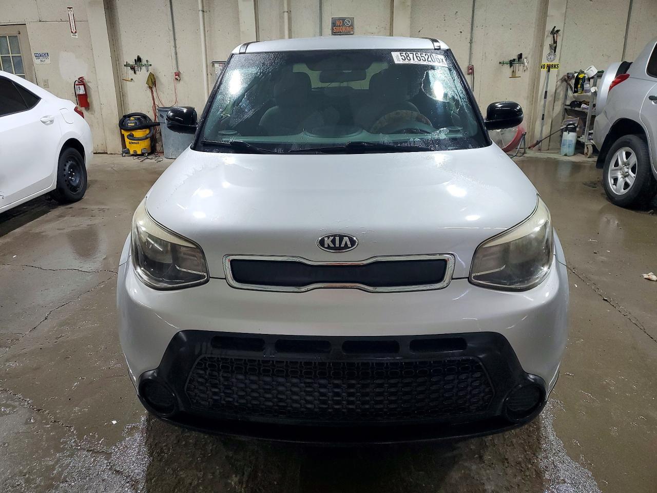 2015 Kia Soul Base Silver vin: KNDJN2A28F7806895