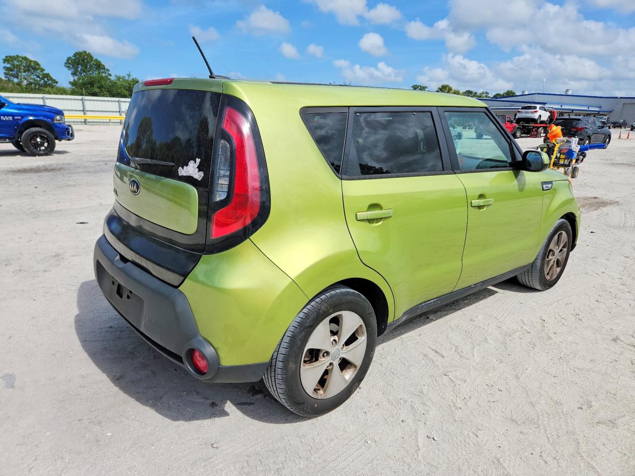 2015 Kia Soul Base Green vin: KNDJN2A28F7810235