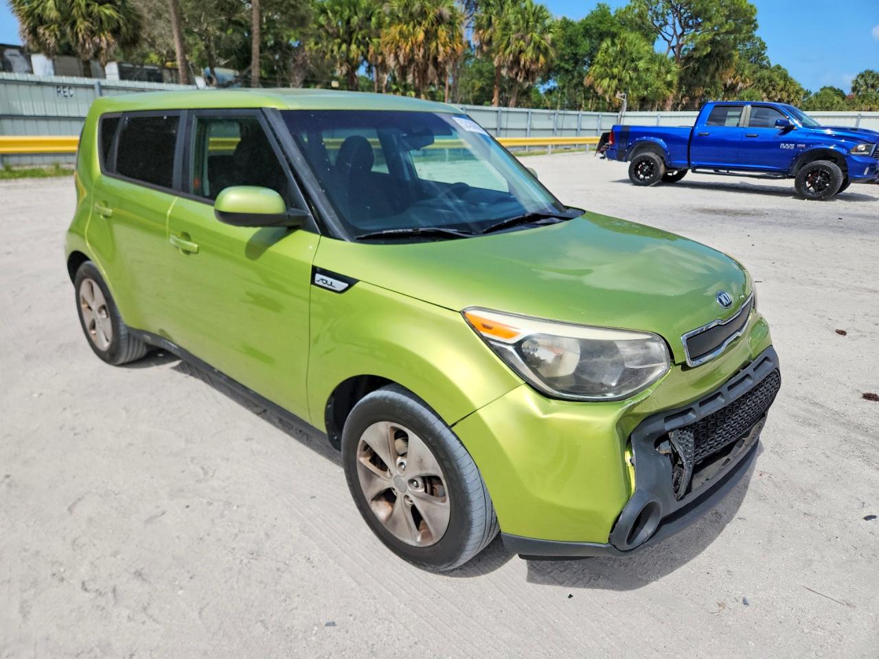 2015 Kia Soul Base Green vin: KNDJN2A28F7810235