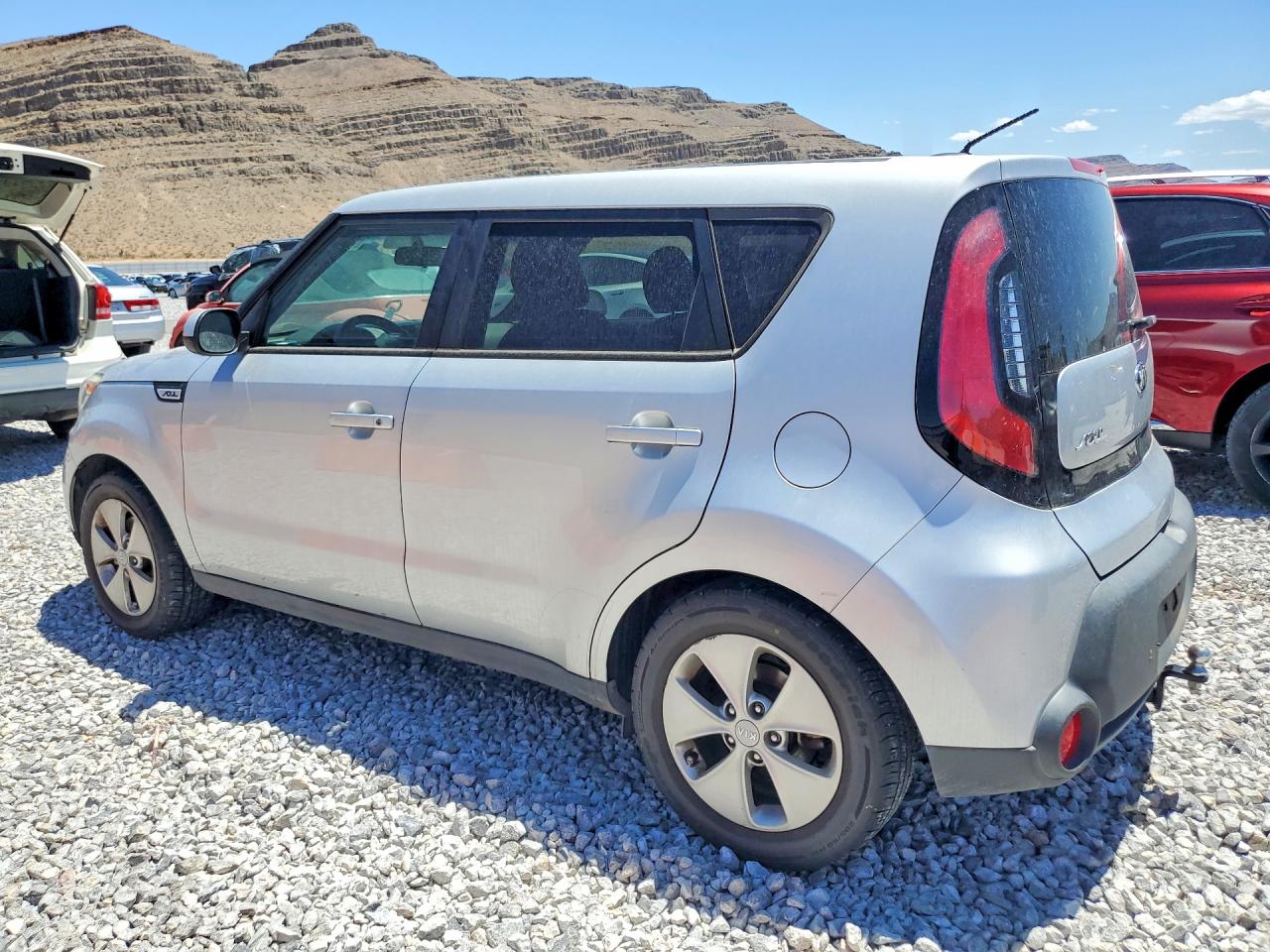 2015 Kia Soul Base Silver vin: KNDJN2A28F7811238