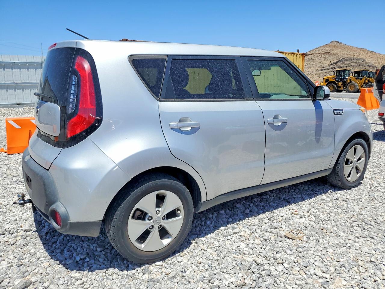 2015 Kia Soul Base Silver vin: KNDJN2A28F7811238