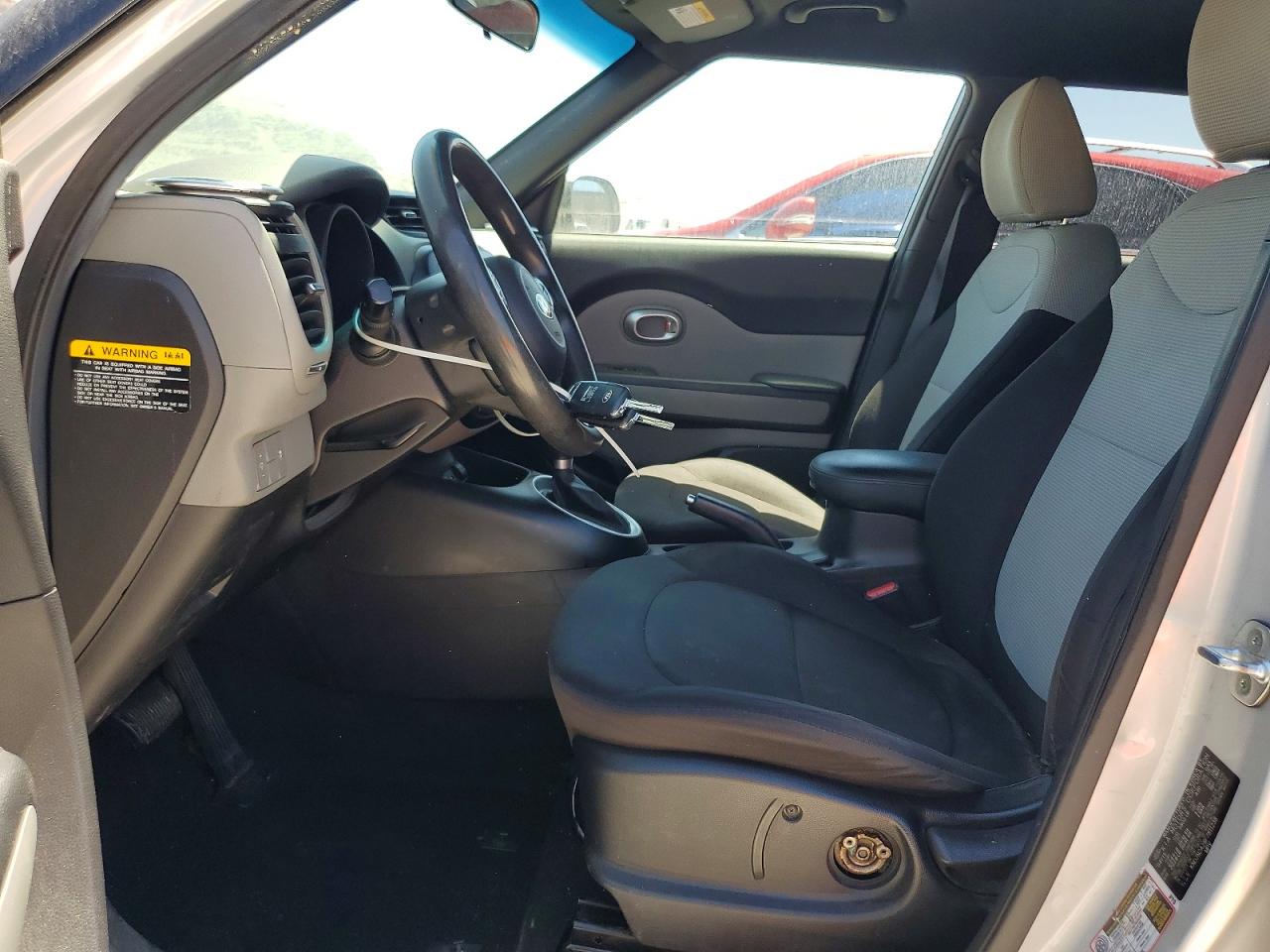 2015 Kia Soul Base Silver vin: KNDJN2A28F7811238