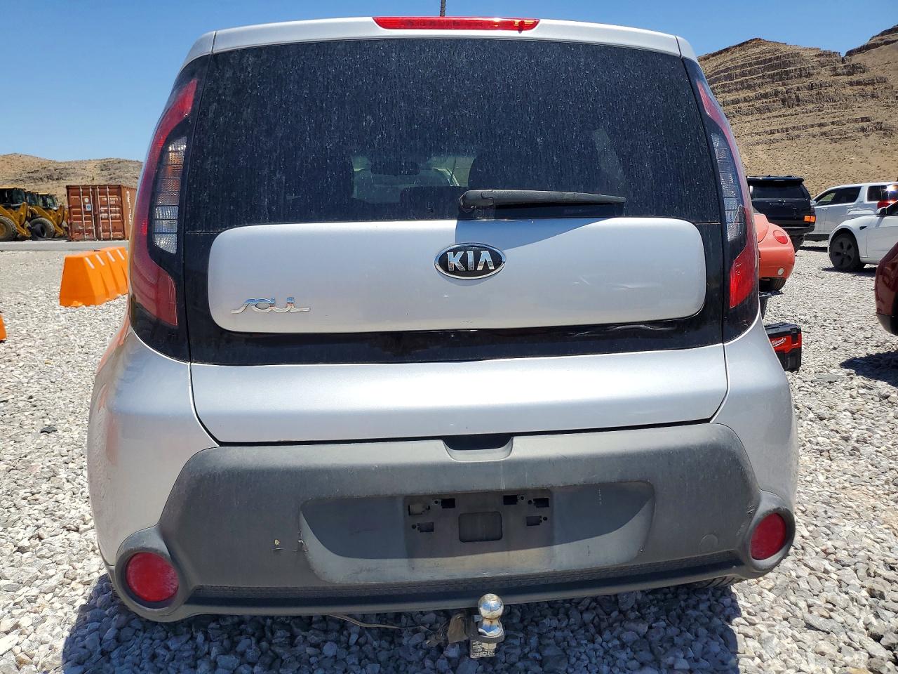 2015 Kia Soul Base Silver vin: KNDJN2A28F7811238